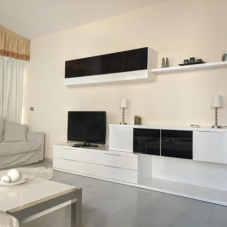 Elegance Sun & Penthouse Apartment *